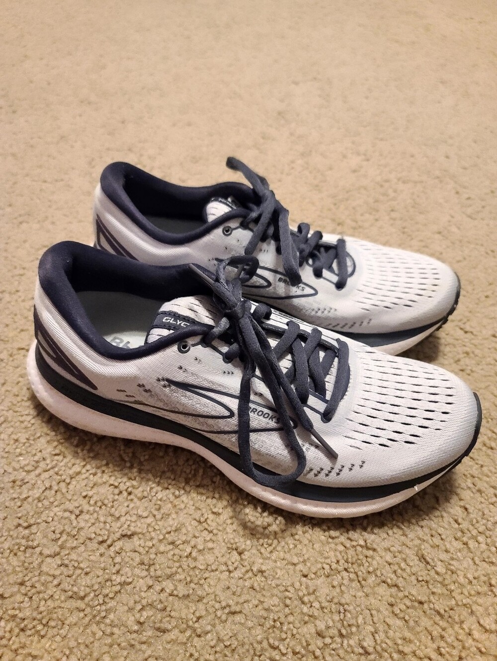 Women's 9, Brooks Glycerin 19 Light Gray Shoes